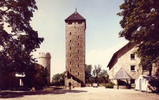 Bedachung des Burgfrieds der Starkenburg | Holzbau Vock